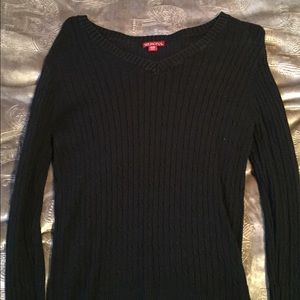 Black cable knit long sleeve sweater
