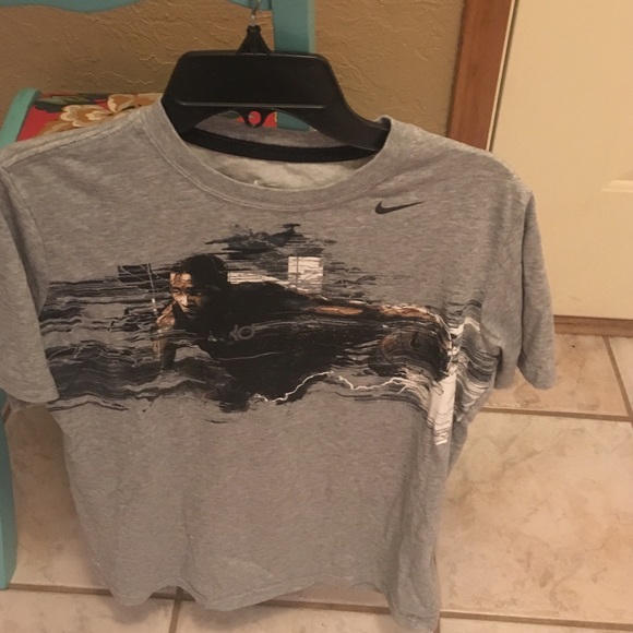 Boys Nike KD dri-fit t-shirt size large