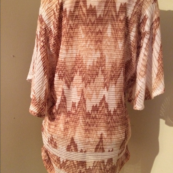 Ladies pull over top - Picture 3 of 4