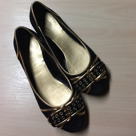 Nine West Shoes - Black Suede Flats - Gold Hardware - 7
