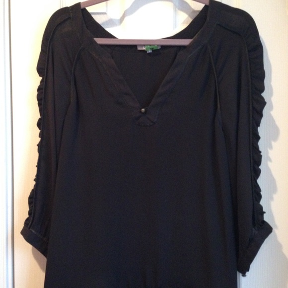 Classy and chic flowy black dress