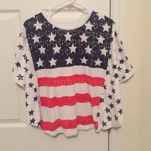Flag t-shirt with flowy sleeves