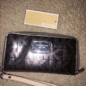 ♥️FINAL PRICE ♥️michael kors wristlet