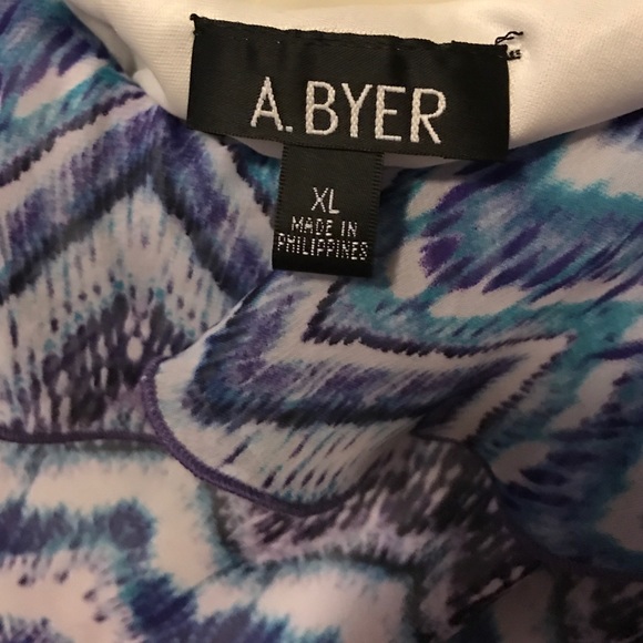 Patterned One-Side Tank Blouse - Picture 3 of 4