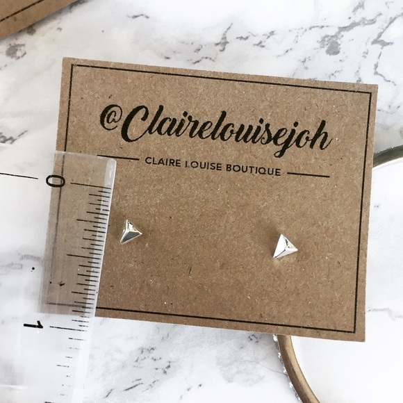 💕SALE💕 - MINI SILVER TRIANGLE STUD EARRINGS - - Picture 3 of 4