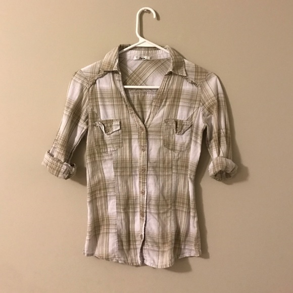 Women's SM, 3/4 sleeve plaid button down thin top.