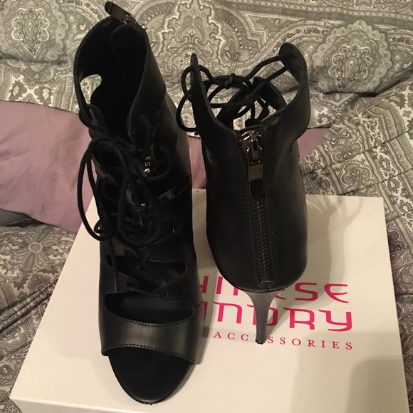 Black heels, tie up in front and zip in back. - Picture 4 of 4