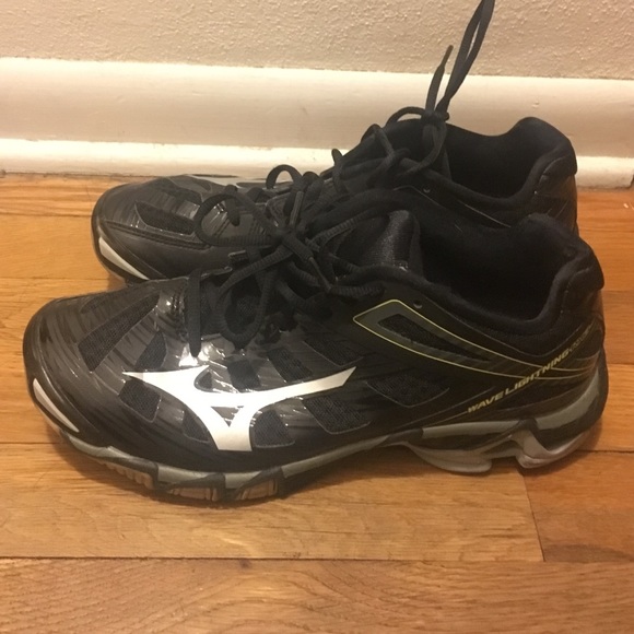 Mizuno volleyball shoes