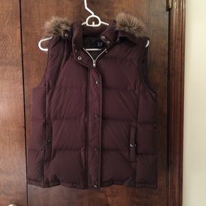 Brown puffer vest with fur hood - Size M