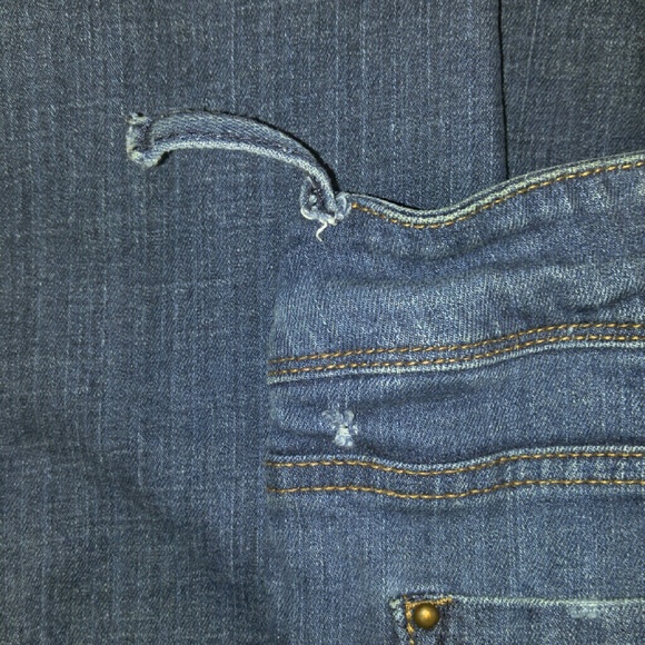 Delias Taylor Jean - Picture 2 of 2