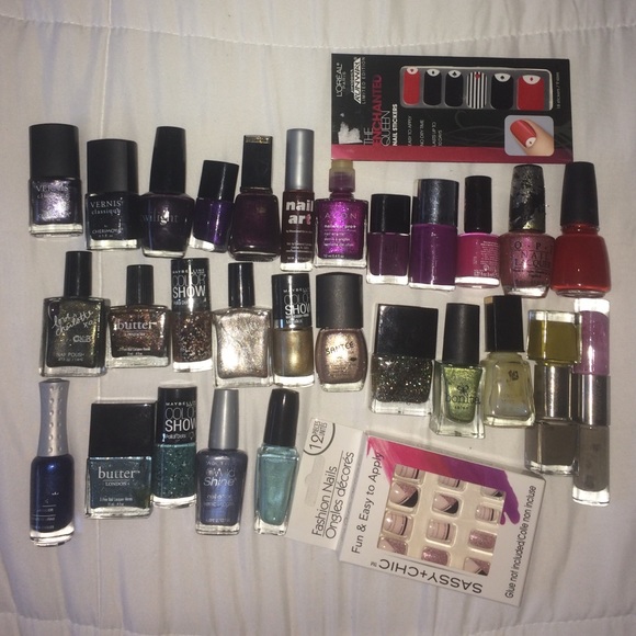 Lot of 28 Nailposhes and 2 decal stickers