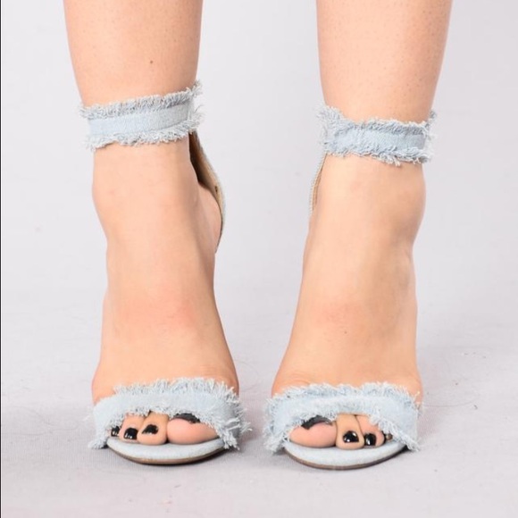 Denim Distressed Heelsš¹ - Picture 3 of 3