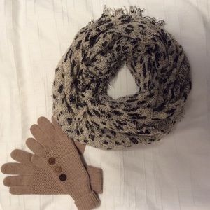 Cozy and Chic Infinity Scarf!