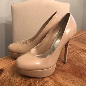 Nude platform patent leather pumps