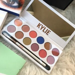 ON HAND ! Kylie Cosmetics ROYAL PEACH  PALETTE