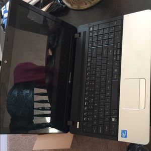 Gateway laptop Barely used ! Like new!!