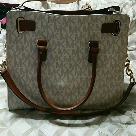 Authentic Michael Kors Vanilla Large Hamilton. - image 2