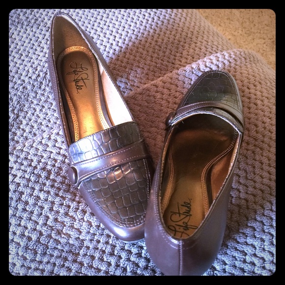 Brown dress shoes