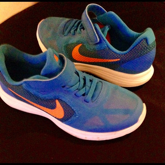 Nike boys shoes size 2
