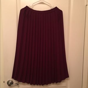 NWT Uniqlo High Waist Chiffon Pleated Midi Skirt