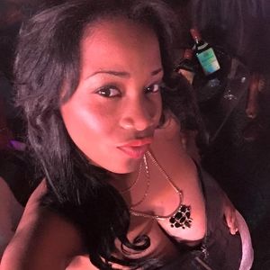 Meet your Posher, Emelis damaris