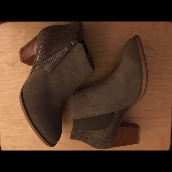 Vionic Ankle Boots