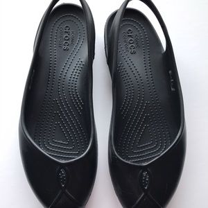 Croc Olivia flats sling back keyhole detail.