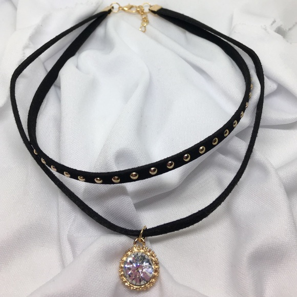 Jewelry - 💕Only ONE left!💕Double Choker with Gold Pendant