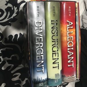 Veronica Roth's Divergent book series