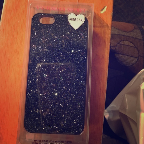 A Victoria's Secret phone case for iPhone 6 6s &7 - Picture 1 of 4