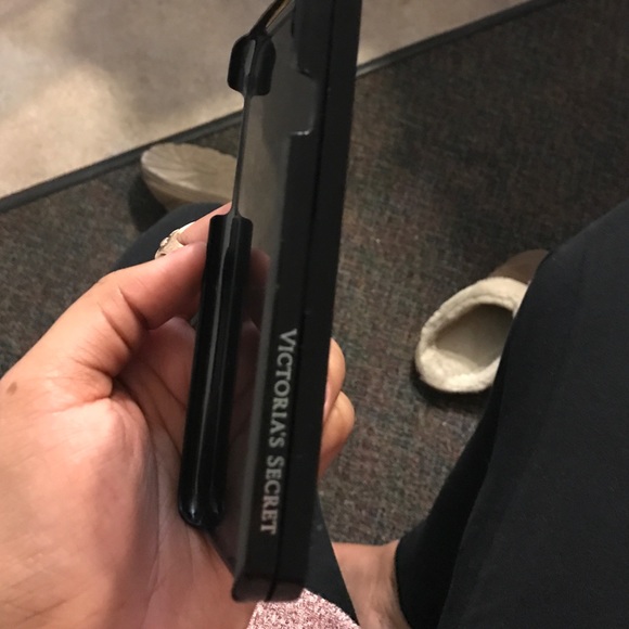 A Victoria's Secret phone case for iPhone 6 6s &7 - Picture 3 of 4