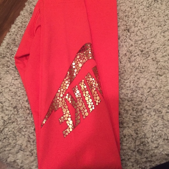 ⛔️LAST LARGE⛔️💪🏼Nike Metallic Leggings💪🏼❤️️ - Picture 2 of 4