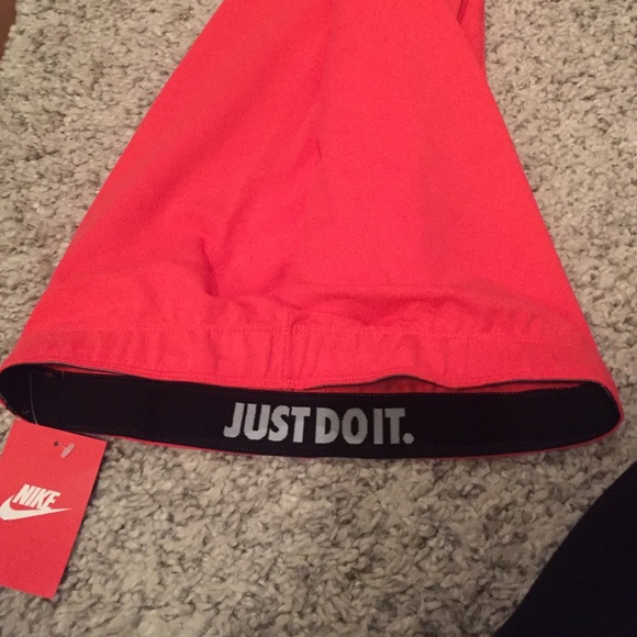 ⛔️LAST LARGE⛔️💪🏼Nike Metallic Leggings💪🏼❤️️ - Picture 3 of 4