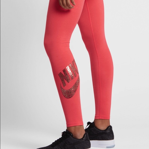 ⛔️LAST LARGE⛔️💪🏼Nike Metallic Leggings💪🏼❤️️ - Picture 4 of 4