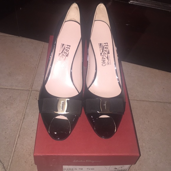 Salvatore Ferragamo Kitten Heels size 10