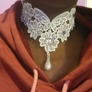Lace  choker