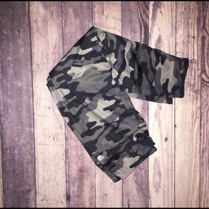 CAMO Workout Capris