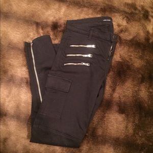 Weekend Sale‼️🎉J Brand Cargo Zipper Jeans size 28