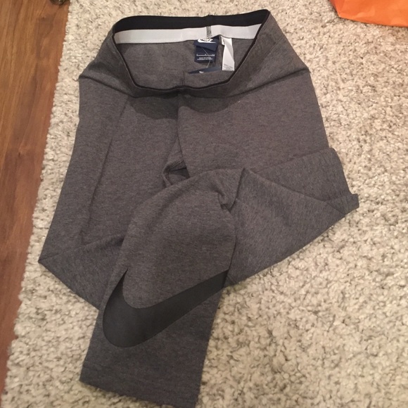 💕Nike Crop Club Leggings💕 - Picture 2 of 4