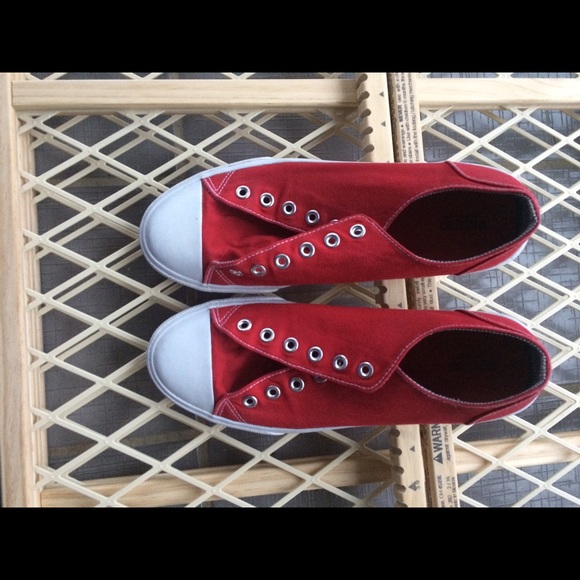 Off brand red converse