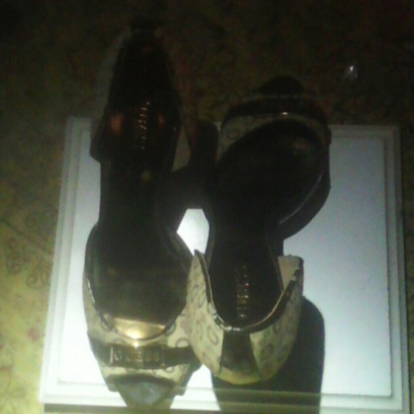 Guess - Picture 3 of 4