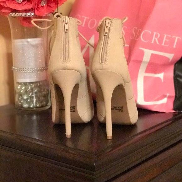 HEELS!!!🤷🏻‍♀️ - Picture 2 of 3