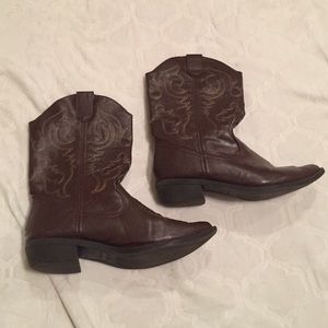 Brown cowgirl boots