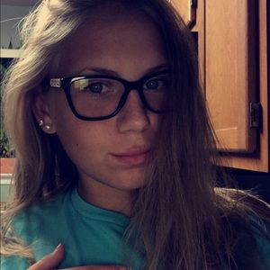 Meet your Posher, Kayla