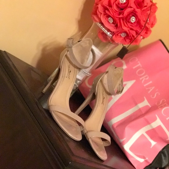 Nude heels🙌🏻🙌🏻 - Picture 1 of 2