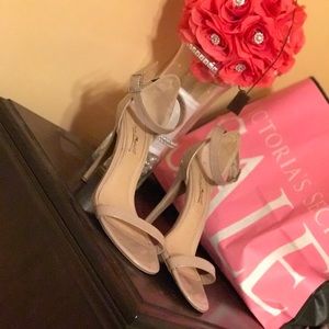 Nude heels🙌🏻🙌🏻