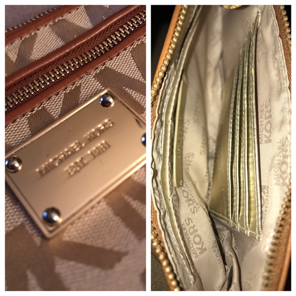 Michael Kors wristlet clutch - Picture 4 of 4