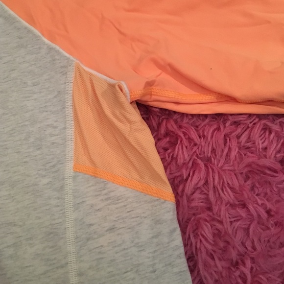 RARE Lululemon top - Picture 3 of 4