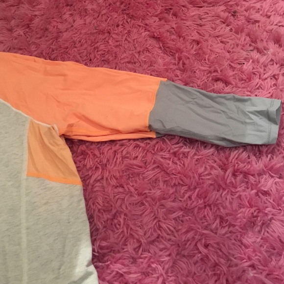 RARE Lululemon top - Picture 4 of 4