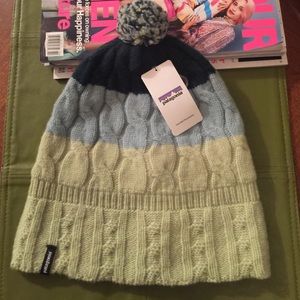 Patagonia women's pom beanie glacier arbor green